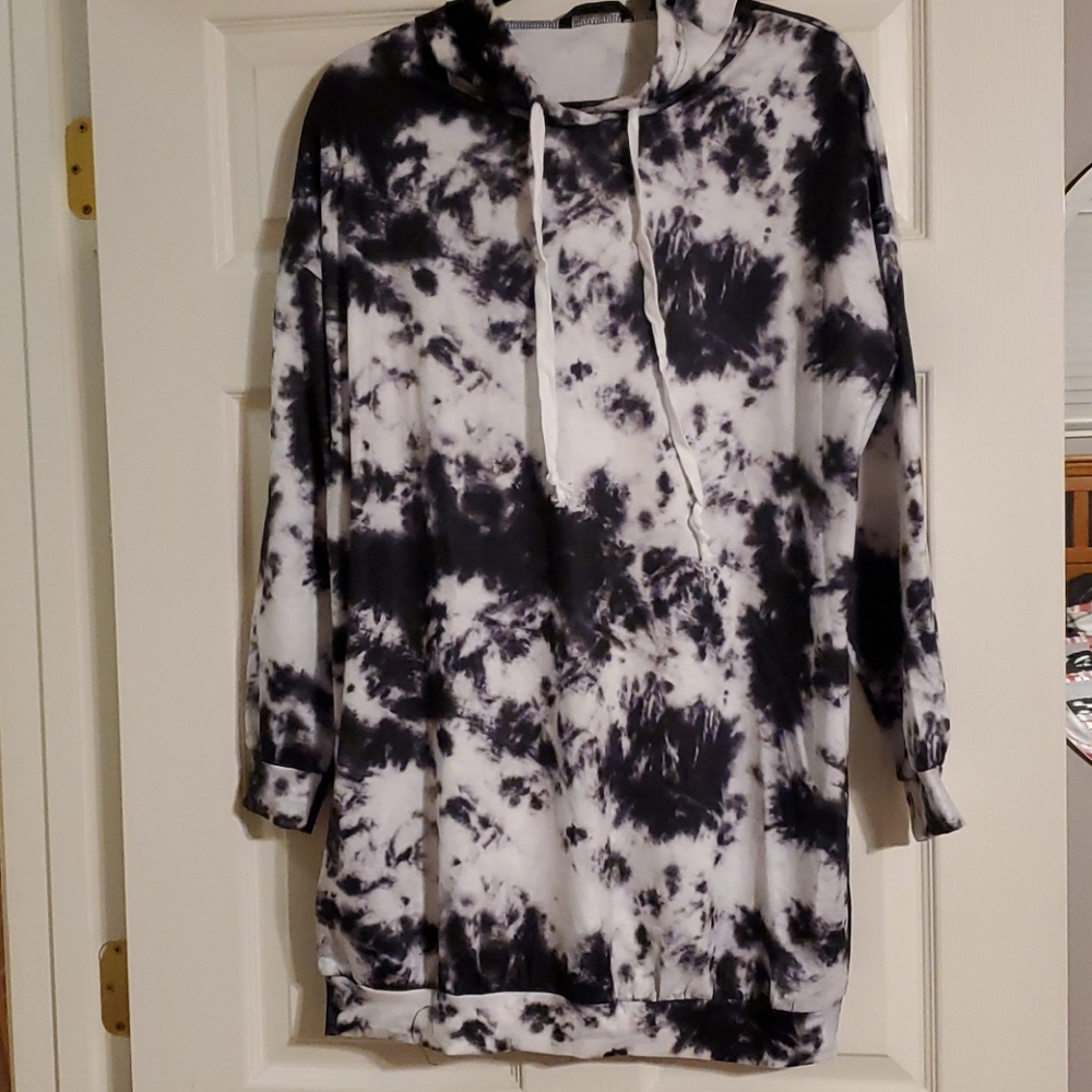 New never worn tie dye hoodie